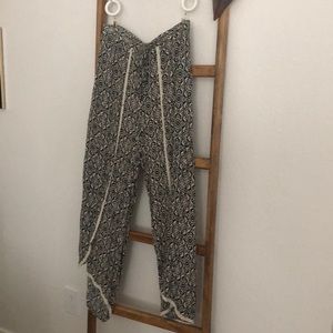 Off white/black beach style pants NW